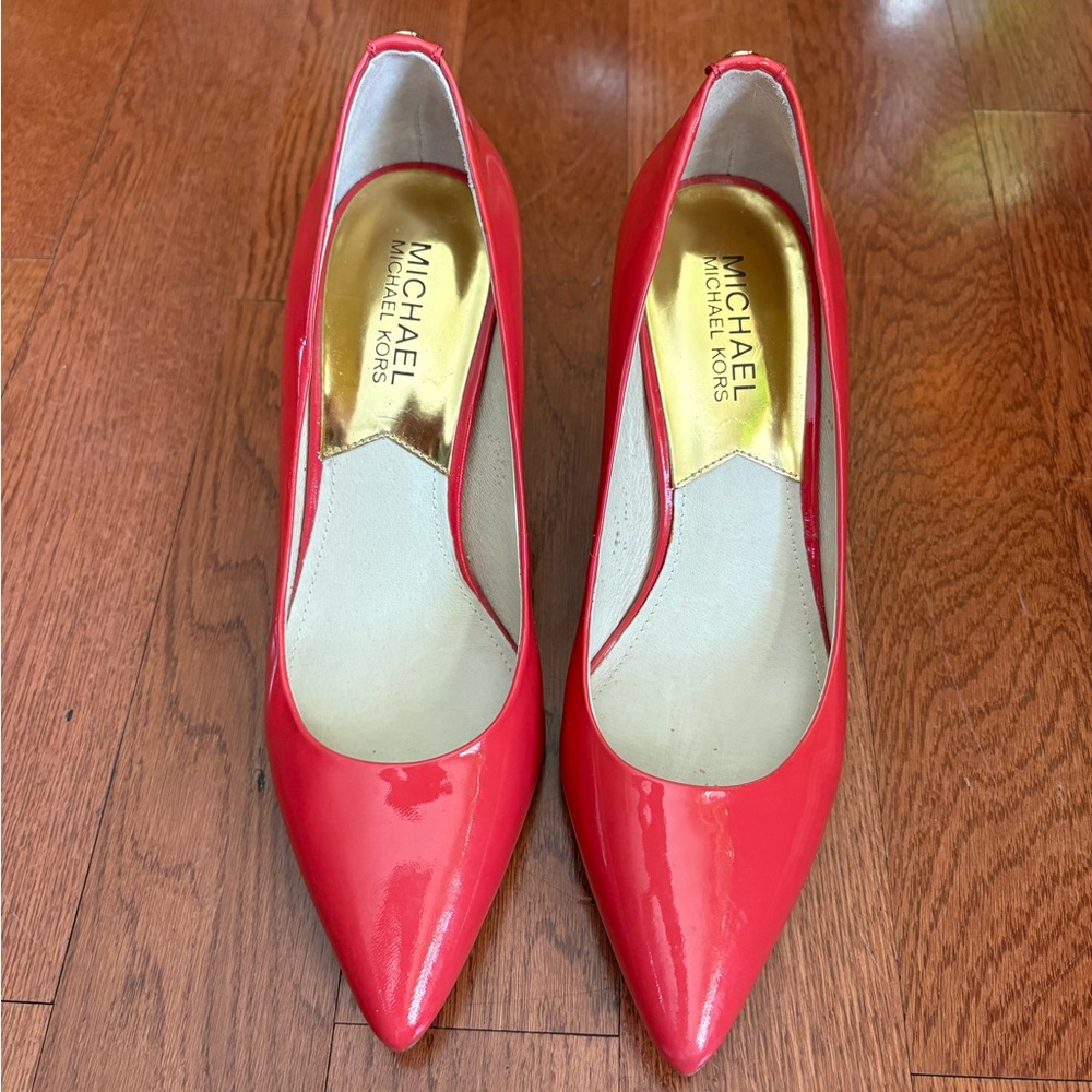 MICHAEL Michael Kors Red Patent Pointed Toe “Flex High” Pumps. Size 7. Coral